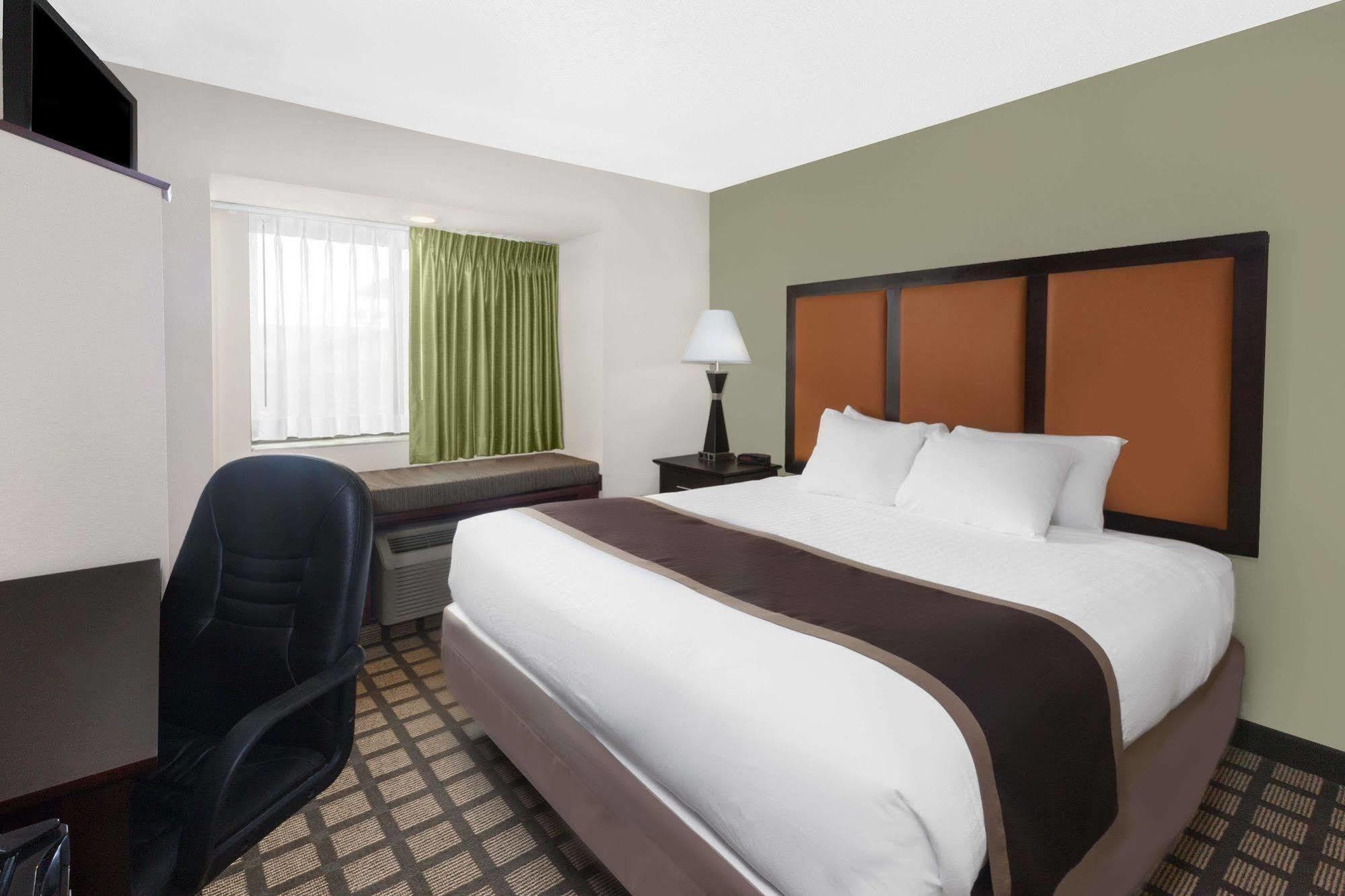 Baymont By Wyndham Gaylord Hotel Eksteriør billede