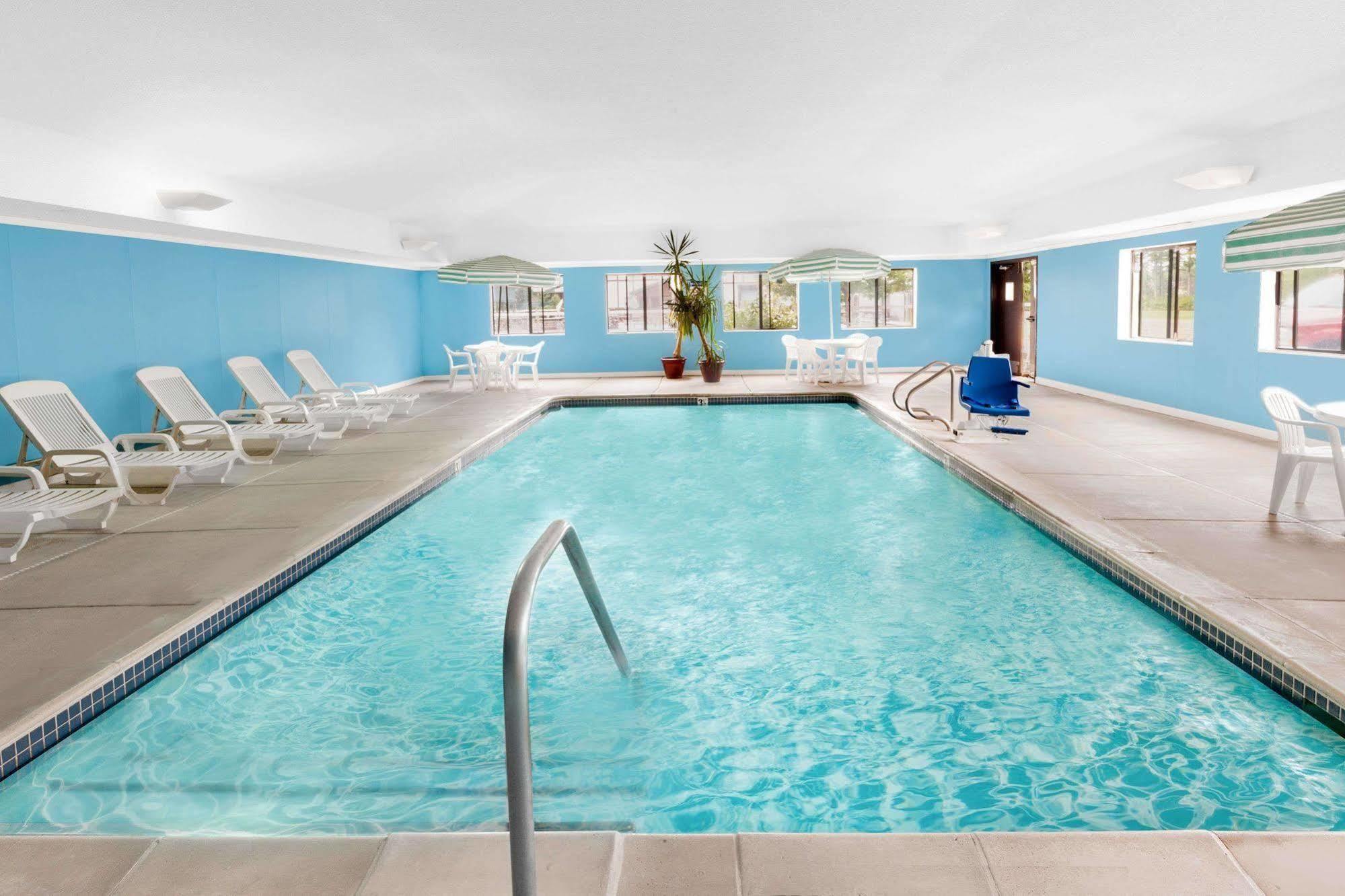Baymont By Wyndham Gaylord Hotel Eksteriør billede